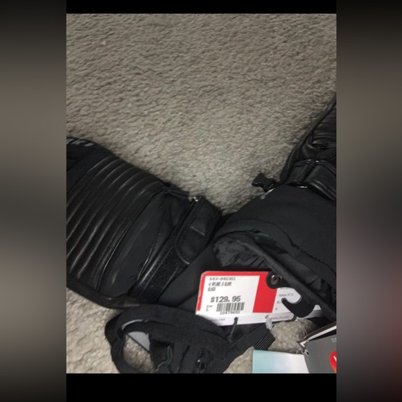 brand new never used gloves heavy duty - Picture 1 of 3